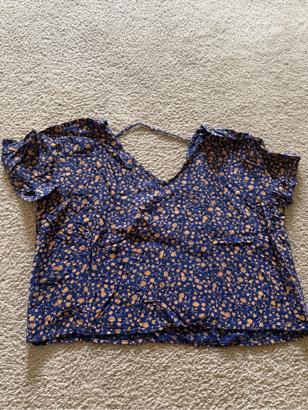 Arizona Jean Company Navy Blue Floral V-Neck Flutter Sleeve Blouse